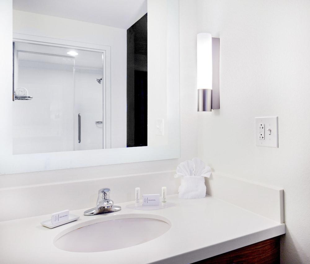 Springhill Suites Chesapeake Greenbrier Exterior photo