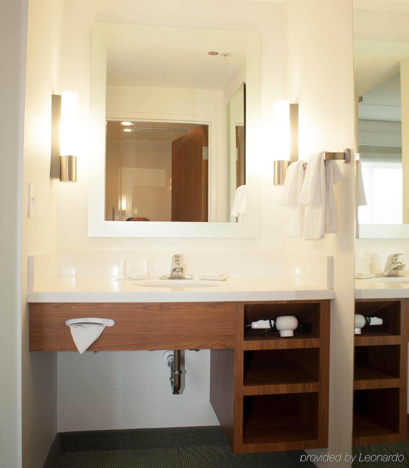 Springhill Suites Chesapeake Greenbrier Exterior photo